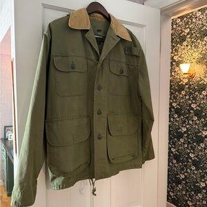 L.L. Bean vintage Green Field Jacket with Beige Collar fits like a men’s medium.